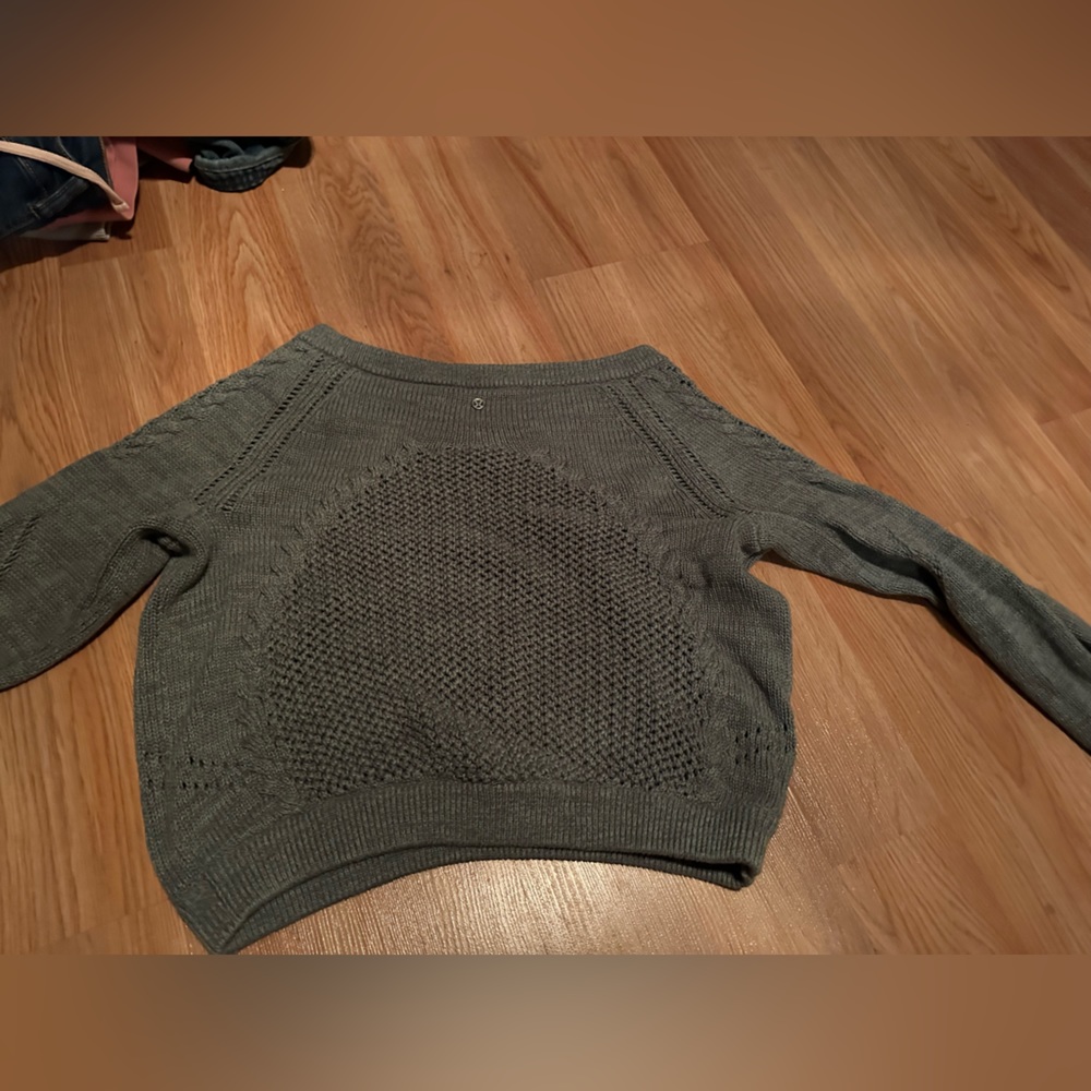 Lululemon long sleeve/sweater